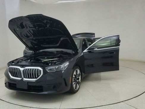 Used 2024 BMW 530i image 70
