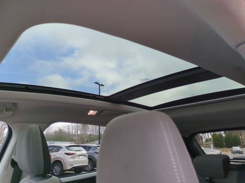 Used 2022 Ford Escape SE w/ SE Sport Appearance Package image 20