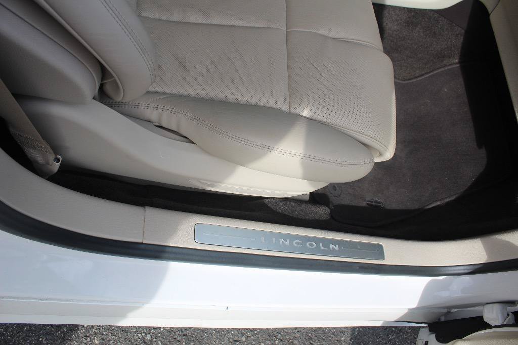Used 2017 Lincoln Continental Reserve FWD image 15