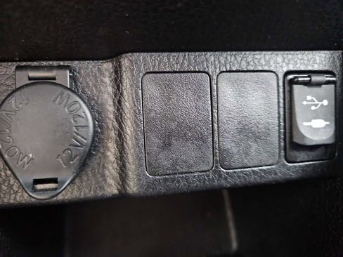 Used 2017 Toyota Corolla LE image 29