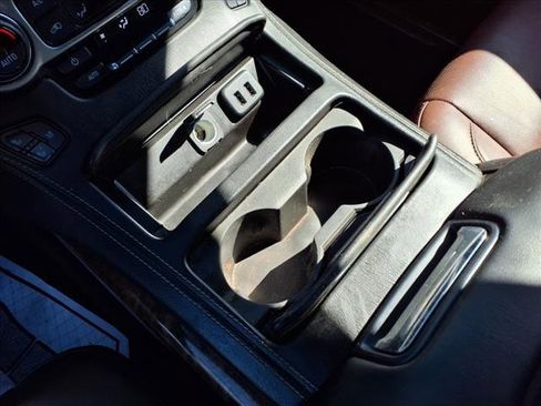 Used 2019 Chevrolet Suburban Premier w/ Premier Plus Edition image 16