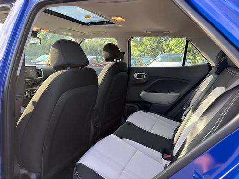 Certified 2024 Hyundai Venue SEL FWD image 6