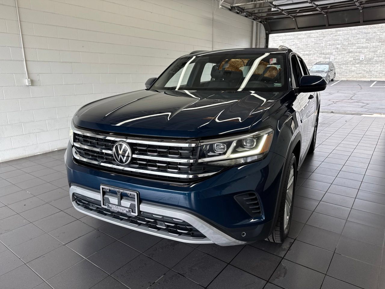 Used 2021 Volkswagen Atlas Cross Sport SE w/ Panoramic Sunroof Package AWD/4WD image 3