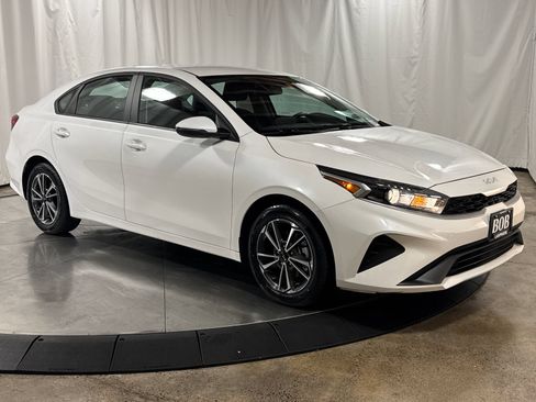 Certified 2022 Kia Forte LXS w/ LXS Technology Package FWD image 12