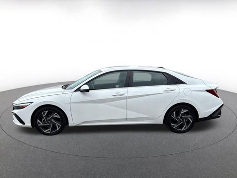 Used 2025 Hyundai Elantra Limited image 8