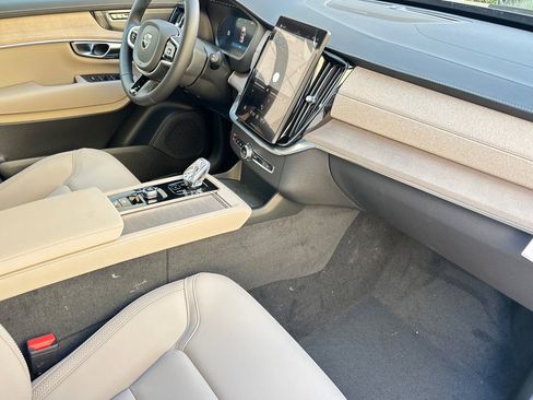 New 2026 Volvo XC90 T8 Plus w/ Protection Package Premier image 18