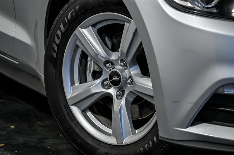 Used 2016 Ford Mustang Coupe RWD image 3