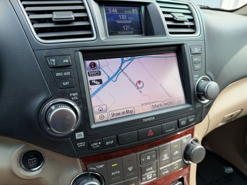 Used 2012 Toyota Highlander Limited w/ Tow Pkg AWD/4WD image 22