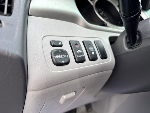 Used 2004 Toyota Highlander V6 image 24