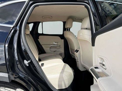 Used 2021 Mercedes-Benz GLA 250 4MATIC w/ Premium Package image 44