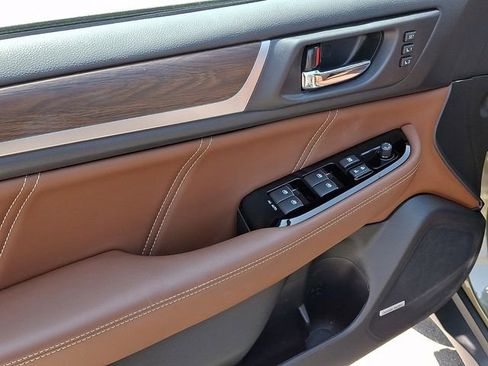 Used 2018 Subaru Outback 2.5i Touring w/ Popular Package #3 image 12