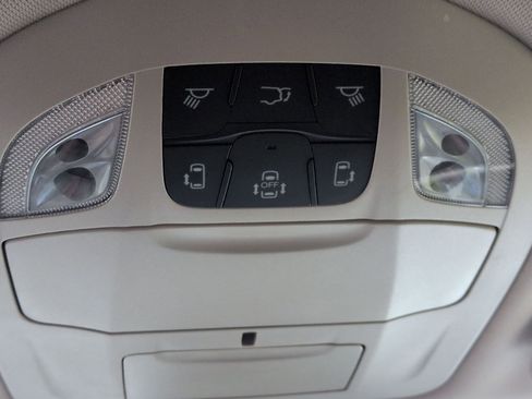 Used 2023 Chrysler Pacifica Touring-L image 13