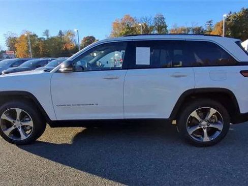 Certified 2023 Jeep Grand Cherokee Limited w/ Trailer Tow Prep Group (B) image 5