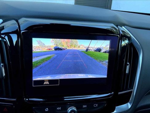 Used 2023 Chevrolet Traverse LT image 28