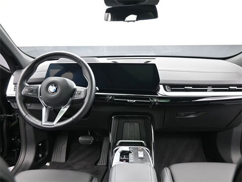 Certified 2025 BMW X2 xDrive28i w/ Premium Package image 27