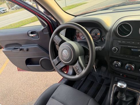 Used 2014 Jeep Patriot Sport FWD image 16