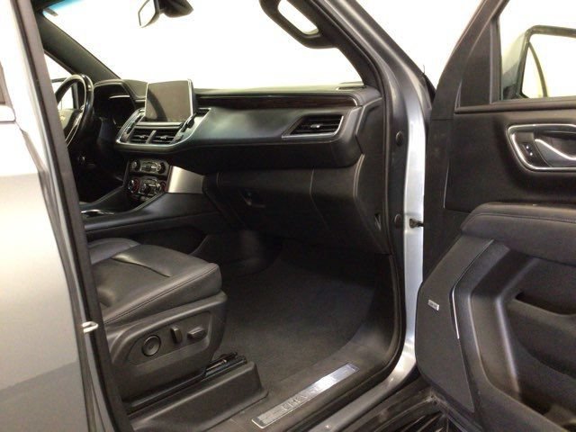 Used 2022 Chevrolet Suburban LT w/ LT Signature Plus Package AWD/4WD image 11