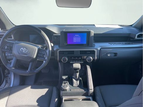 Certified 2025 Toyota Tacoma SR5 AWD/4WD image 16
