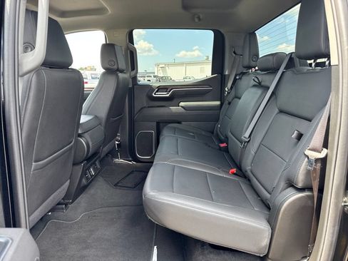 Used 2025 GMC Sierra 1500 SLT AWD/4WD image 14