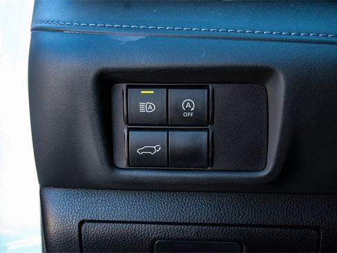 Used 2023 Toyota Highlander XSE image 16