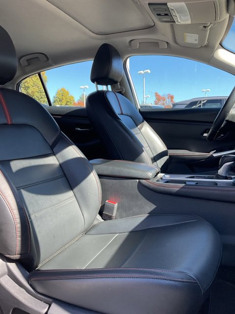 Used 2025 Nissan Sentra SR w/ SR Premium Package FWD image 17