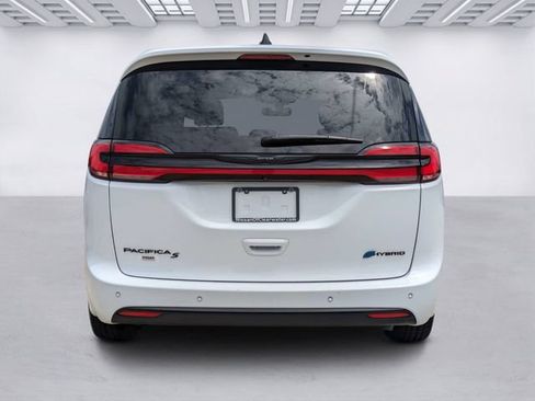 Used 2024 Chrysler Pacifica Limited FWD image 6