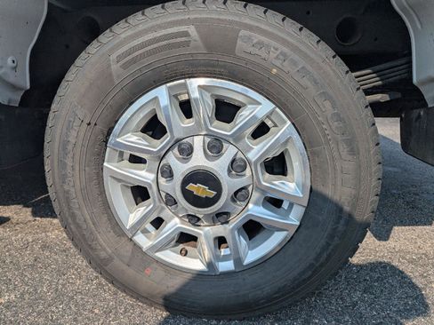 Used 2025 Chevrolet Silverado 2500 LT w/ Convenience Package AWD/4WD image 11