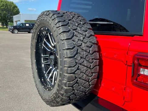 Used 2023 Jeep Wrangler Unlimited Sahara w/ LED Lighting Group AWD/4WD image 7