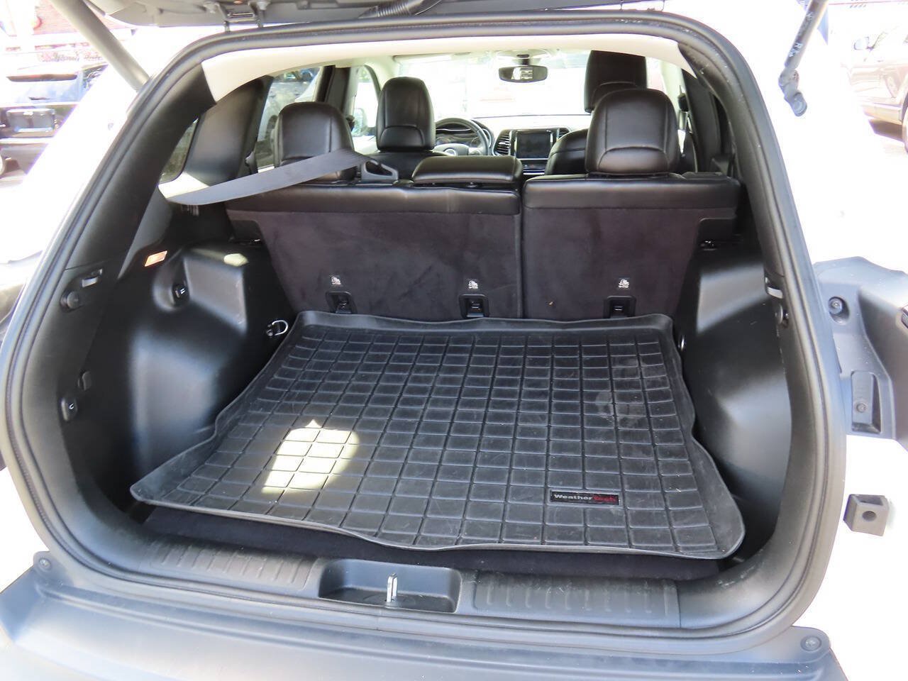Used 2019 Jeep Cherokee Limited AWD/4WD image 9