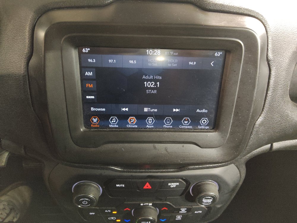 Used 2020 Jeep Renegade Altitude FWD image 25