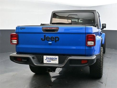 Used 2023 Jeep Gladiator Sport image 14