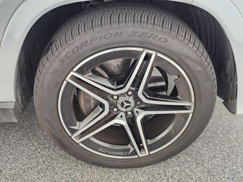 Used 2024 Mercedes-Benz GLS 450 4MATIC image 9