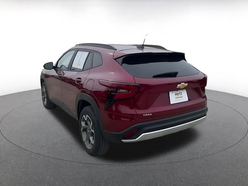 Used 2025 Chevrolet Trax LT w/ LT Convenience Package image 11