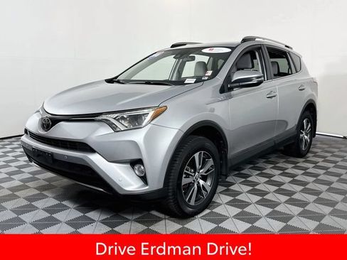 Used 2018 Toyota RAV4 XLE AWD/4WD image 3