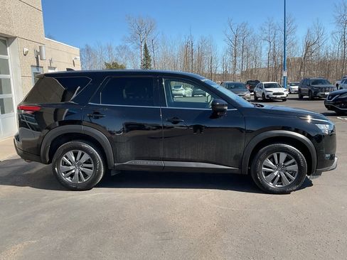 Used 2025 Nissan Pathfinder S image 4