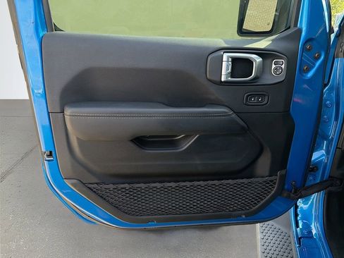 Used 2022 Jeep Wrangler Unlimited Sahara AWD/4WD image 20