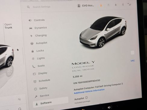 Used 2023 Tesla Model Y Long Range image 40