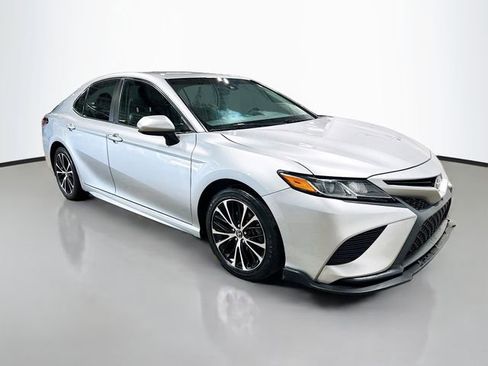 Used 2018 Toyota Camry SE FWD image 5