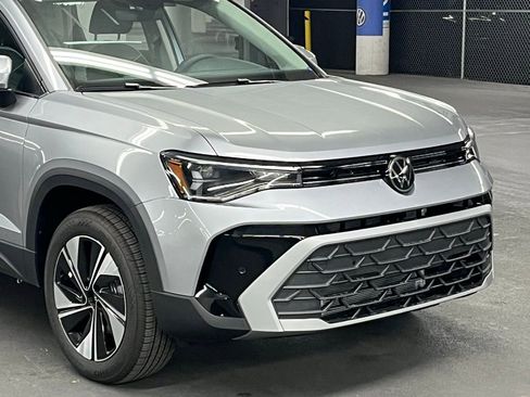 New 2025 Volkswagen Taos SE image 39