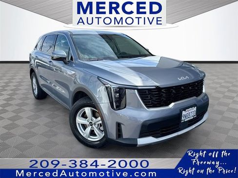 Used 2024 Kia Sorento LX FWD image 1