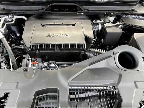 New 2025 Honda Pilot Touring image 13