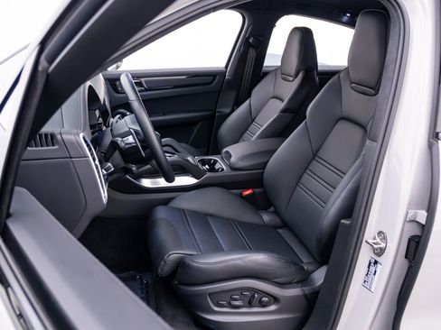 Certified 2022 Porsche Cayenne Turbo GT AWD/4WD image 5
