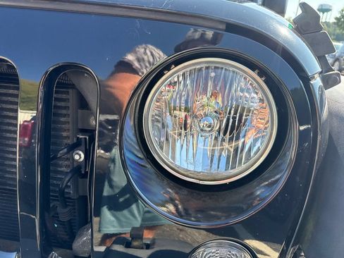Used 2016 Jeep Wrangler Sport AWD/4WD image 5