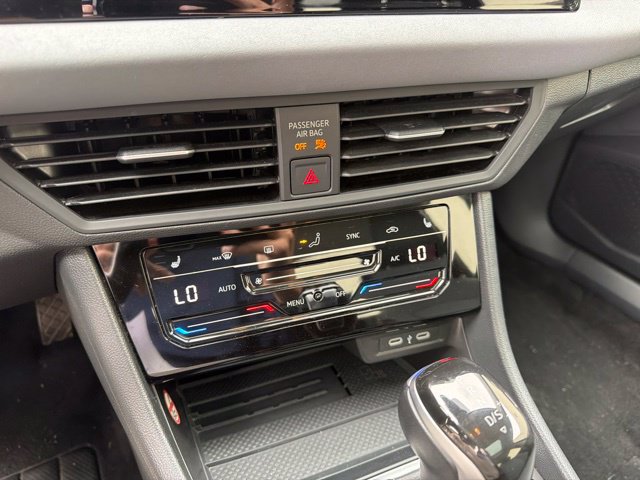 Used 2025 Volkswagen Jetta SE FWD image 24