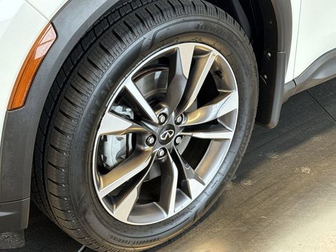 Certified 2023 INFINITI QX60 Luxe image 9