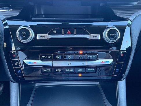 Used 2023 Ford Explorer Limited image 32