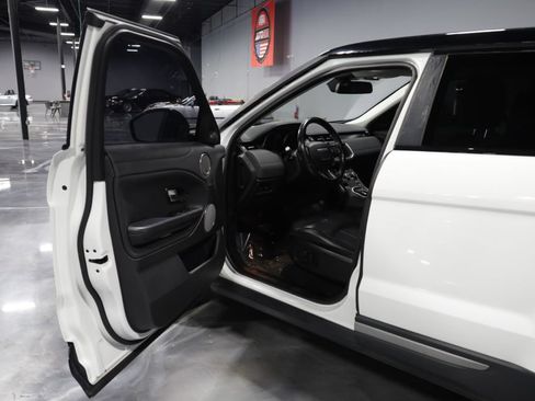 Used 2018 Land Rover Range Rover Evoque SE AWD/4WD image 9