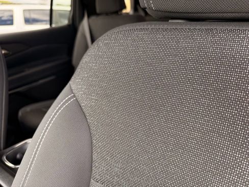 Used 2025 Chevrolet Traverse LT image 13