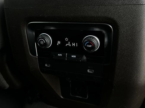 Used 2024 Chevrolet Suburban LT RWD image 34