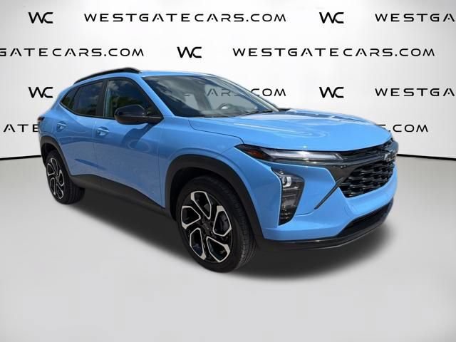 Used 2024 Chevrolet Trax RS w/ Sunroof Package FWD image 4